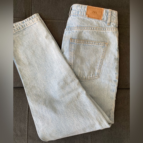 Zara light wash high waisted mom jeans - Picture 3 of 3